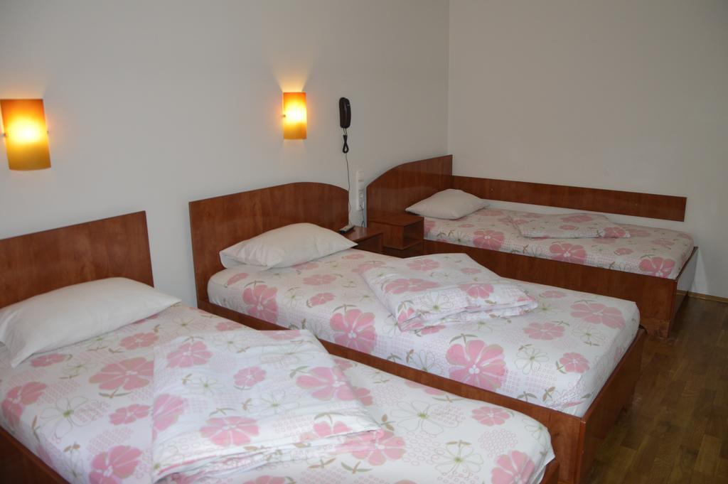 Motel Buti Sighetu Marmaţiei Δωμάτιο φωτογραφία