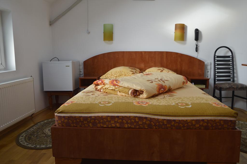 Motel Buti Sighetu Marmaţiei Δωμάτιο φωτογραφία